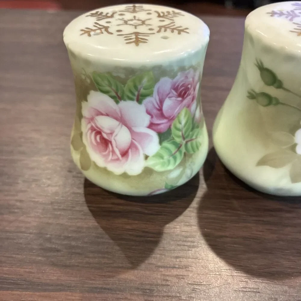 Vintage 1950s Lefton Heritage Green Rose Salt and Pepper Shakers 06075 Stickers